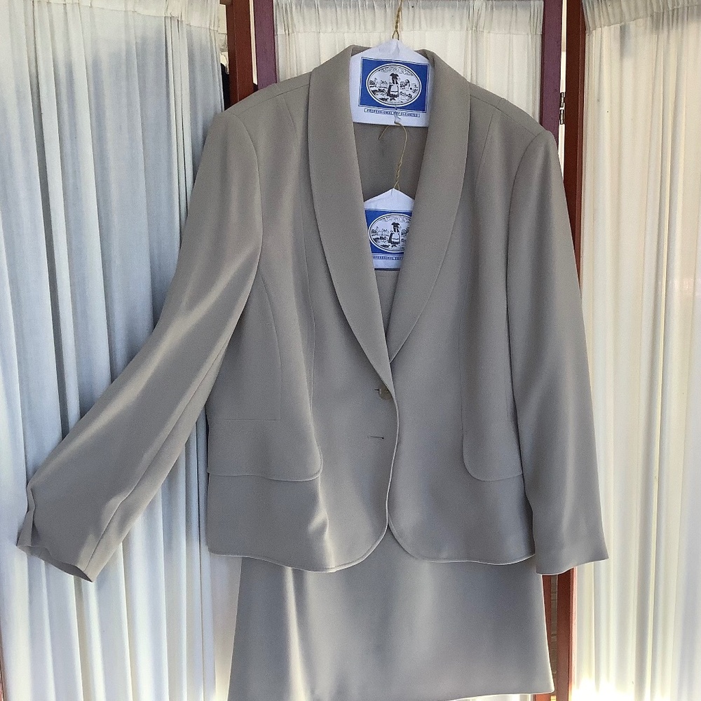 Basler Womens 2 pc Suit Solid Beige Blazer & Skirt EU 48 / US 16